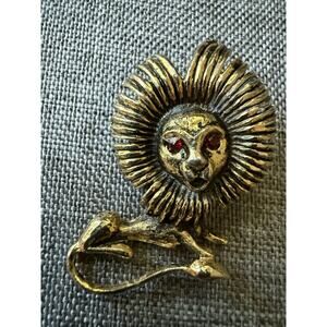Lion Brooch Gold Tone Red Rhinestone Eyes Figural Animal Vintage Pin Art To Wear